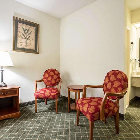 Clarion Inn & Suites Aiken South Extérieur photo