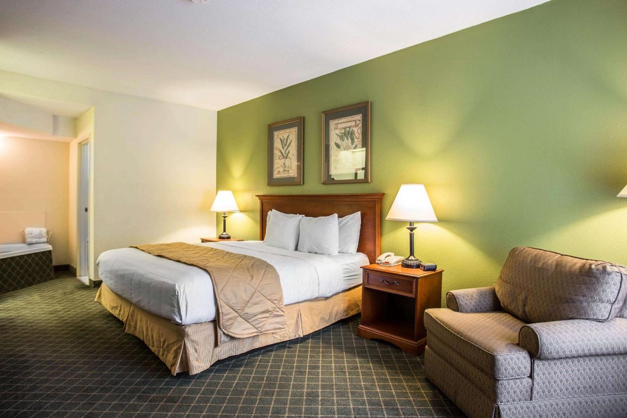 Clarion Inn & Suites Aiken South Extérieur photo