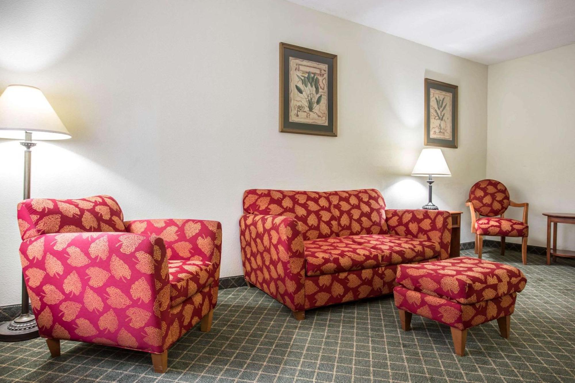 Clarion Inn & Suites Aiken South Extérieur photo