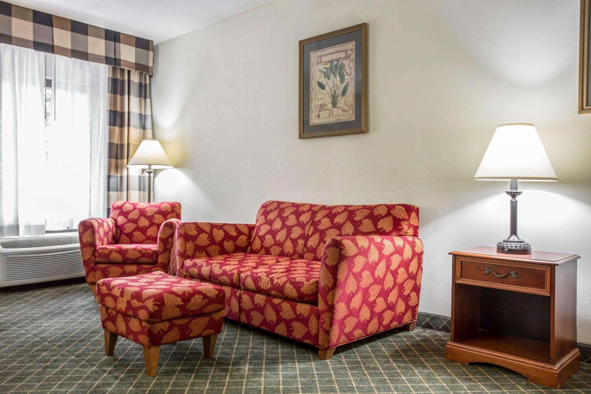 Clarion Inn & Suites Aiken South Extérieur photo