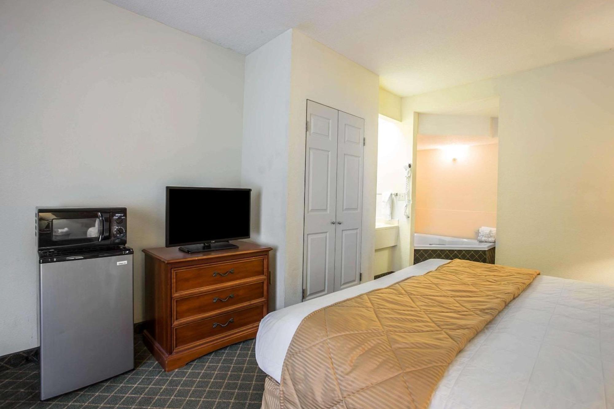 Clarion Inn & Suites Aiken South Extérieur photo